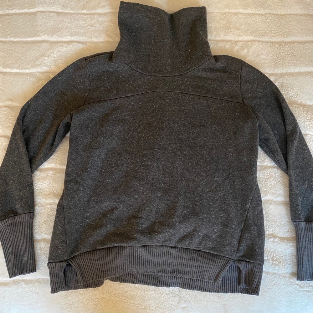 Alo Yoga Sweatshirt